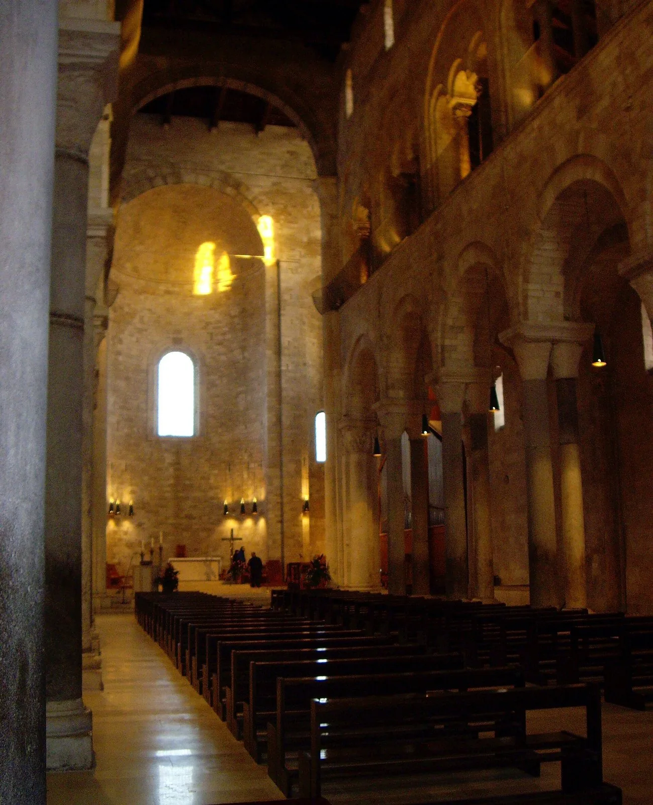 La navata centrale della Cattedrale di Trani