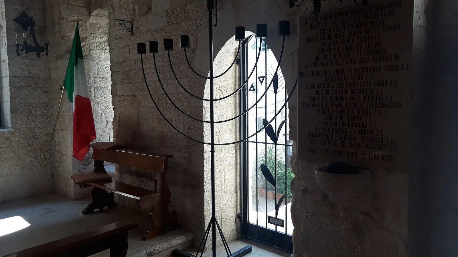 L'interno della Sinagoga Scolanova, nel quartiere ebraico
