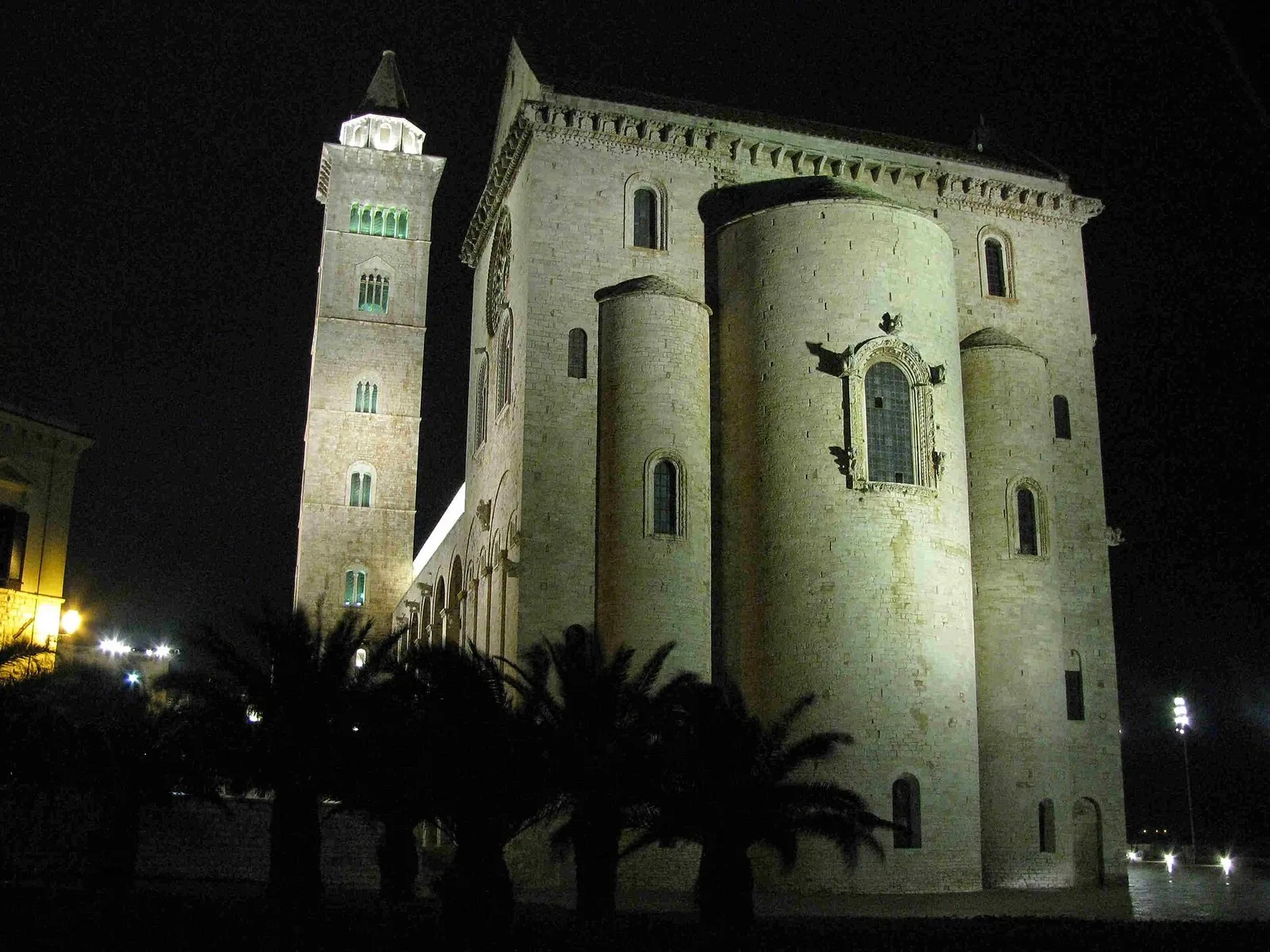 La Cattedrale di Trani illuminata di notte